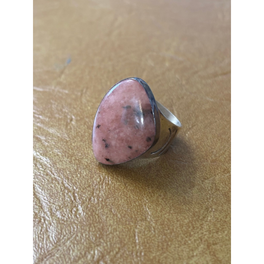 DR Sterling Silver Pink Stone Ring size 8.5